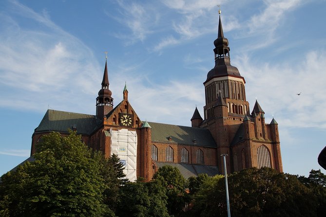 Stralsund: Old Town Highlights Walking Tour With St. Marienkirche - St. Marienkirche: Architectural Marvel