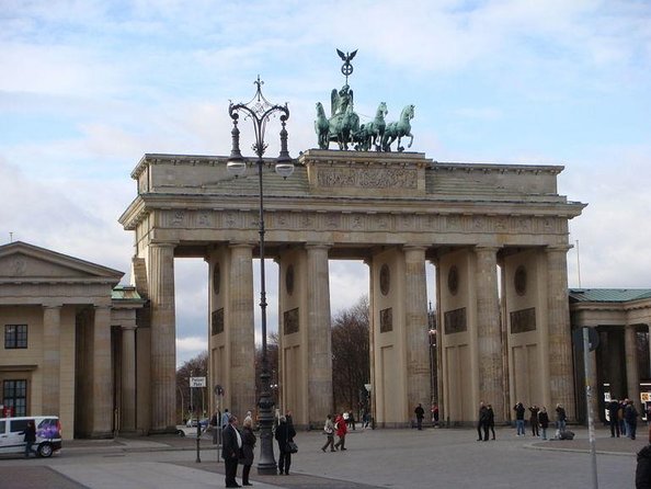 3 Days Private Guide Berlin -By Walking and Public Transport - Just The Basics