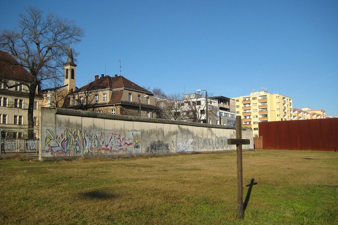 Discover the Berlin Wall During Cold War Self-Guided Tour - Interactive Learning Opportunities Along the Wall