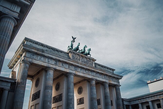 Explore Berlin Wall to Reichstag and Brandenburg Gate Tour - Tour Itinerary
